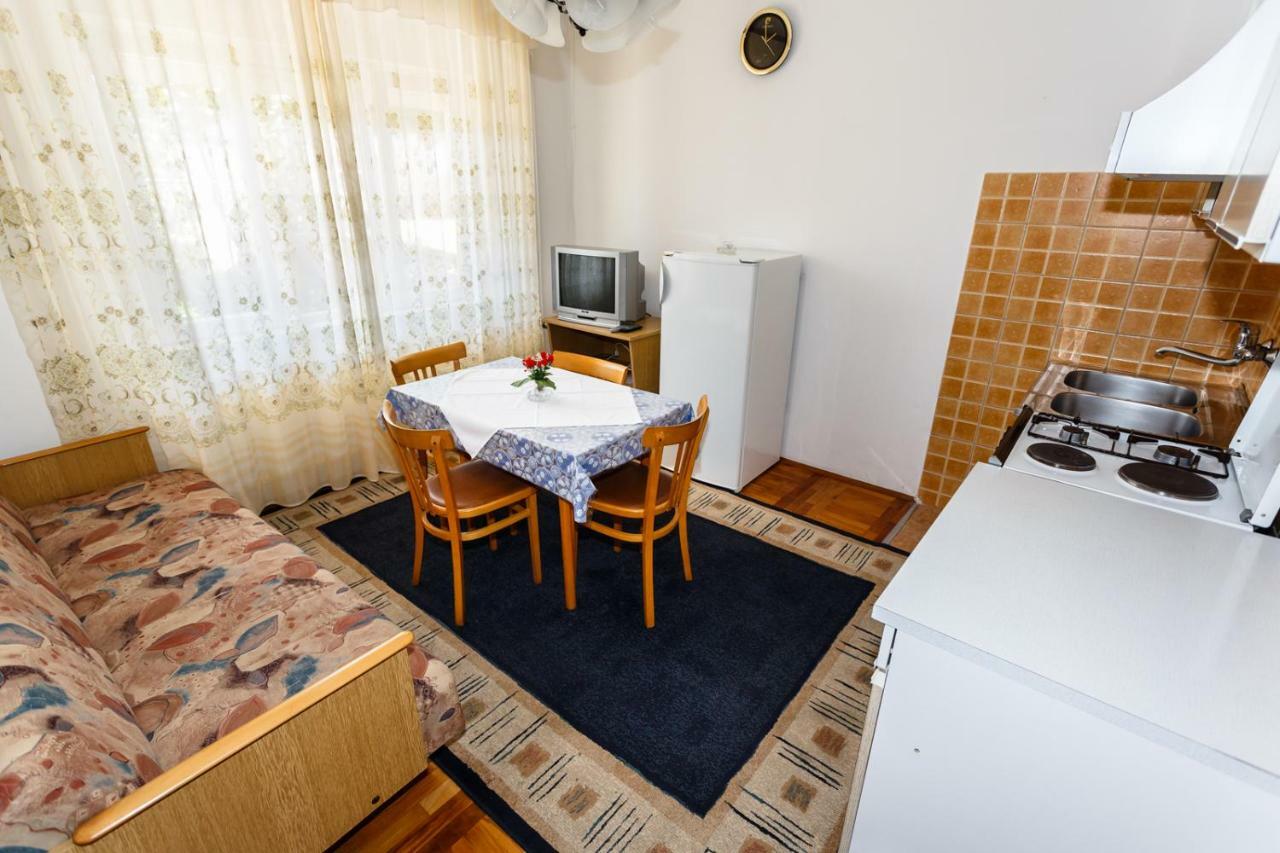 Apartmani Jelica Krk Town Exterior foto