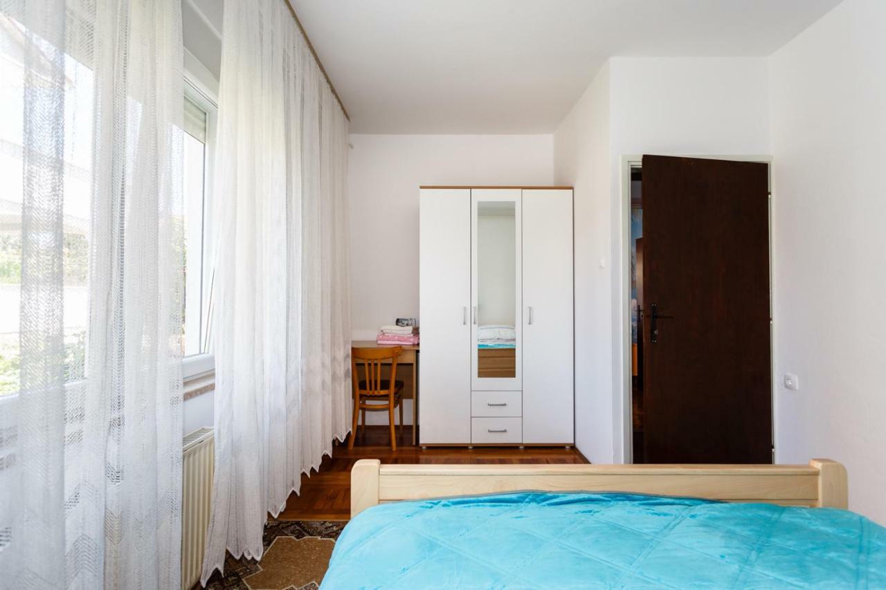 Apartmani Jelica Krk Town Exterior foto